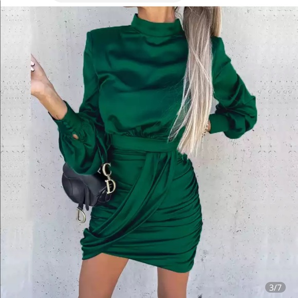 Green dress - Picture 1 of 1